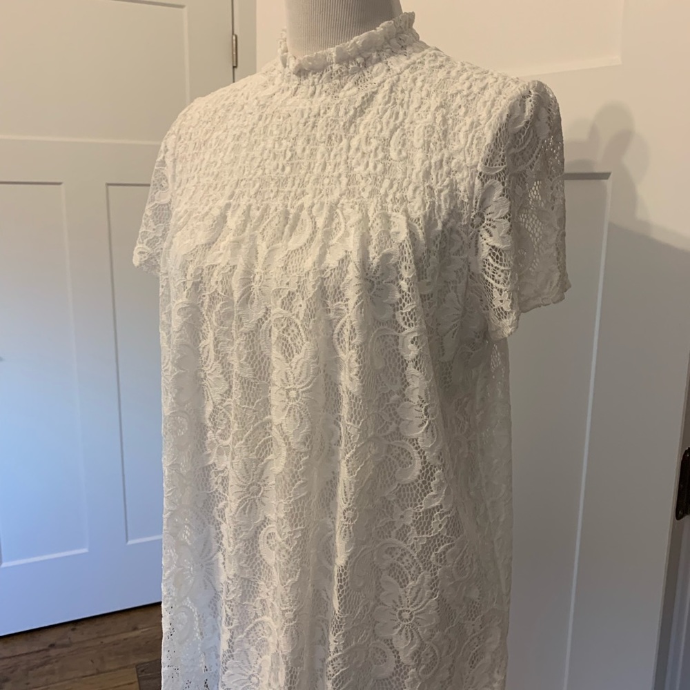 Cable and Gauge short sleeve lace top😎